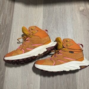 Hoka One One Women's Anacapa Mid GORE-TEX in the "Desert Sun / Golden Yellow"